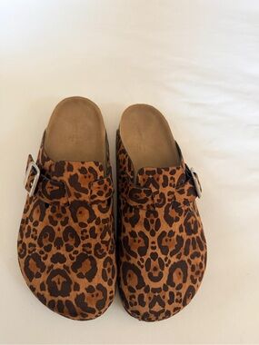Universal Thread Kids Leopard Print Slip-On Clogs in Brown